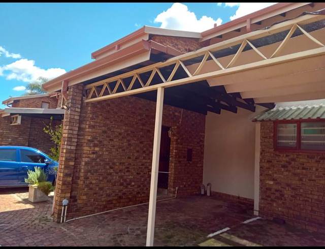 3 BEDROOM TOWNHOUSE FOR SALE IN HENNOPSPARK